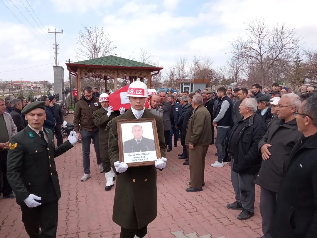 Sayın Kaymakamımız İsa Bertan Kalp Krizi Sonucu Vefat Eden Piyade Havancı Uzman Çavuş Murat Küçük Kilci’ nin Cenaze Törenine Katıldı.
